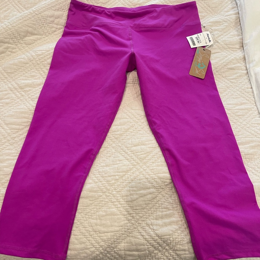 Hot pink workout pants size L. New with tags. Scorpio Sol brand. 3/4 length